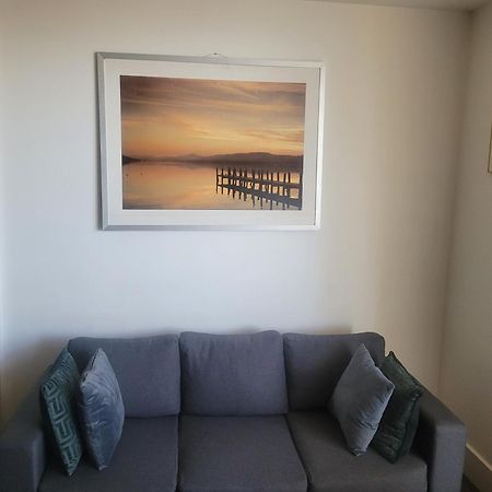 2 Bedroom 2 Bath 1 Ensuite In Roya Asenal Beautiful Views & Parking London Bagian luar foto