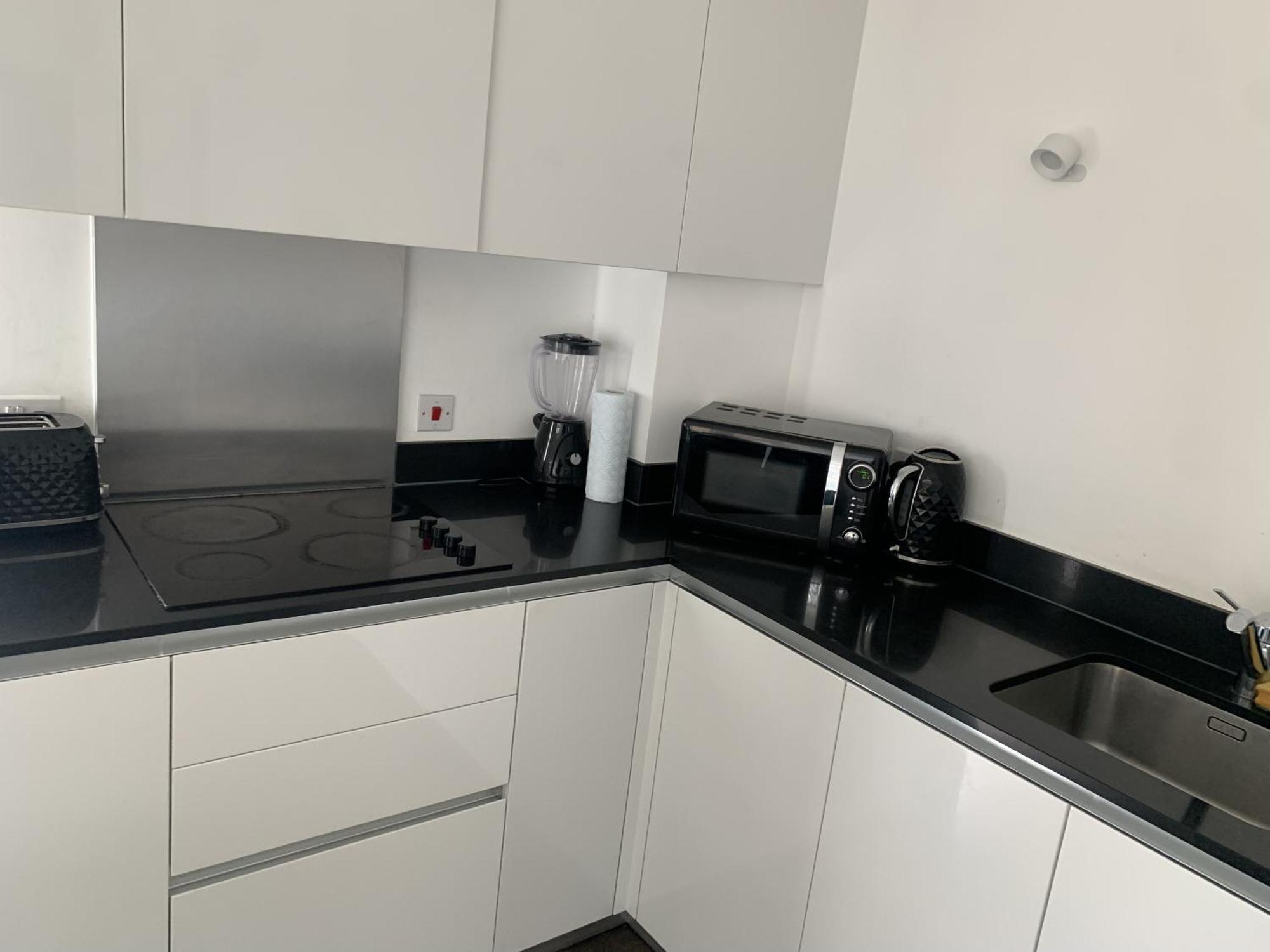 2 Bedroom 2 Bath 1 Ensuite In Roya Asenal Beautiful Views & Parking London Bagian luar foto