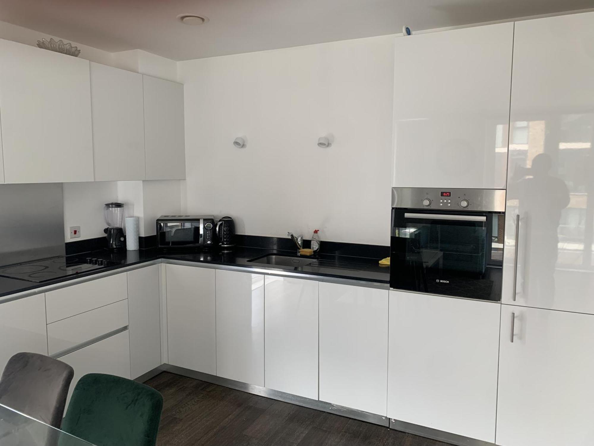 2 Bedroom 2 Bath 1 Ensuite In Roya Asenal Beautiful Views & Parking London Bagian luar foto