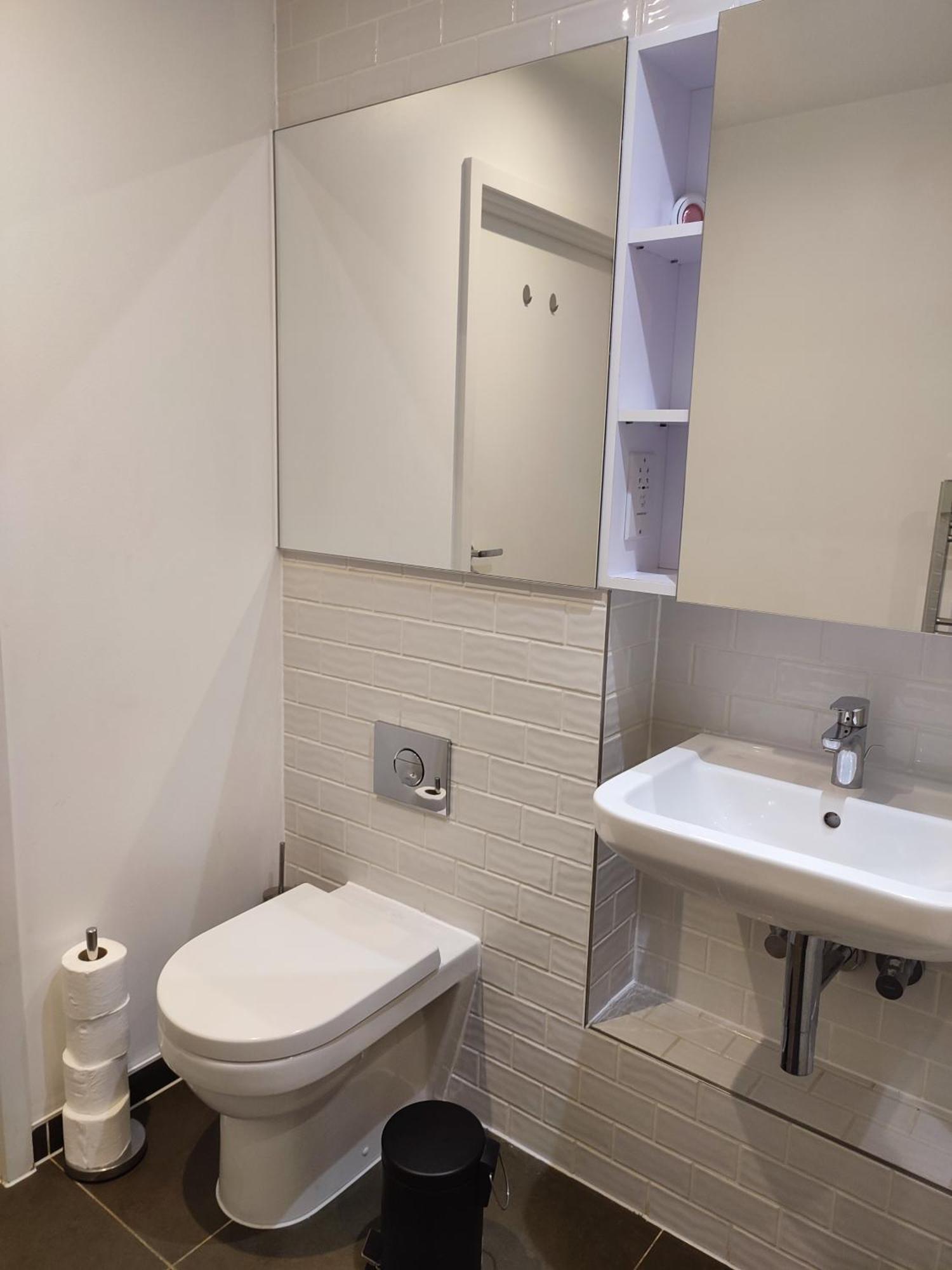 2 Bedroom 2 Bath 1 Ensuite In Roya Asenal Beautiful Views & Parking London Bagian luar foto