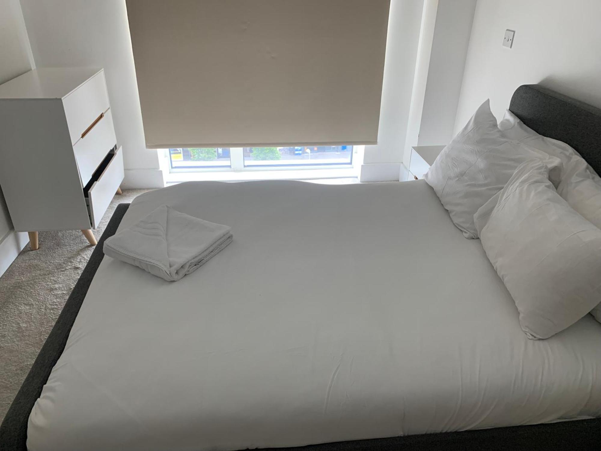 2 Bedroom 2 Bath 1 Ensuite In Roya Asenal Beautiful Views & Parking London Bagian luar foto